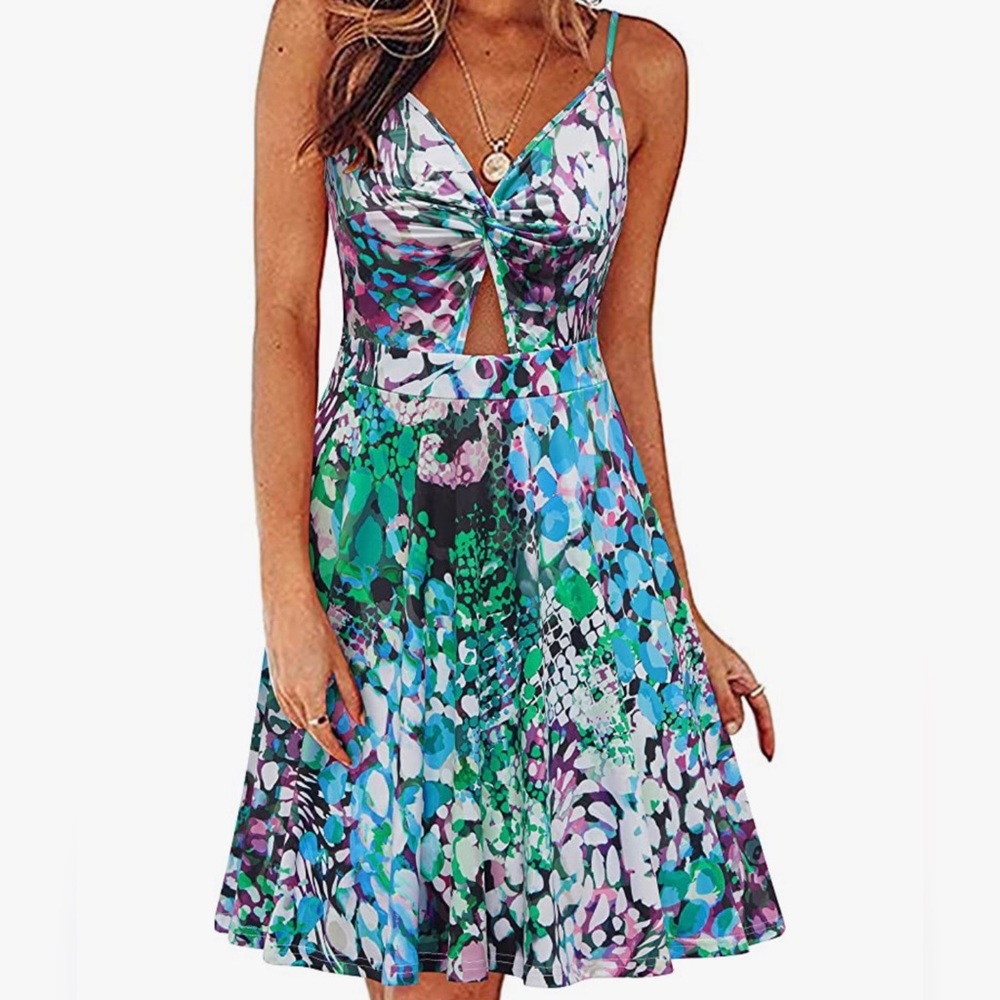 Keyhole Pattern Summer Dress - Picture 2 of 6